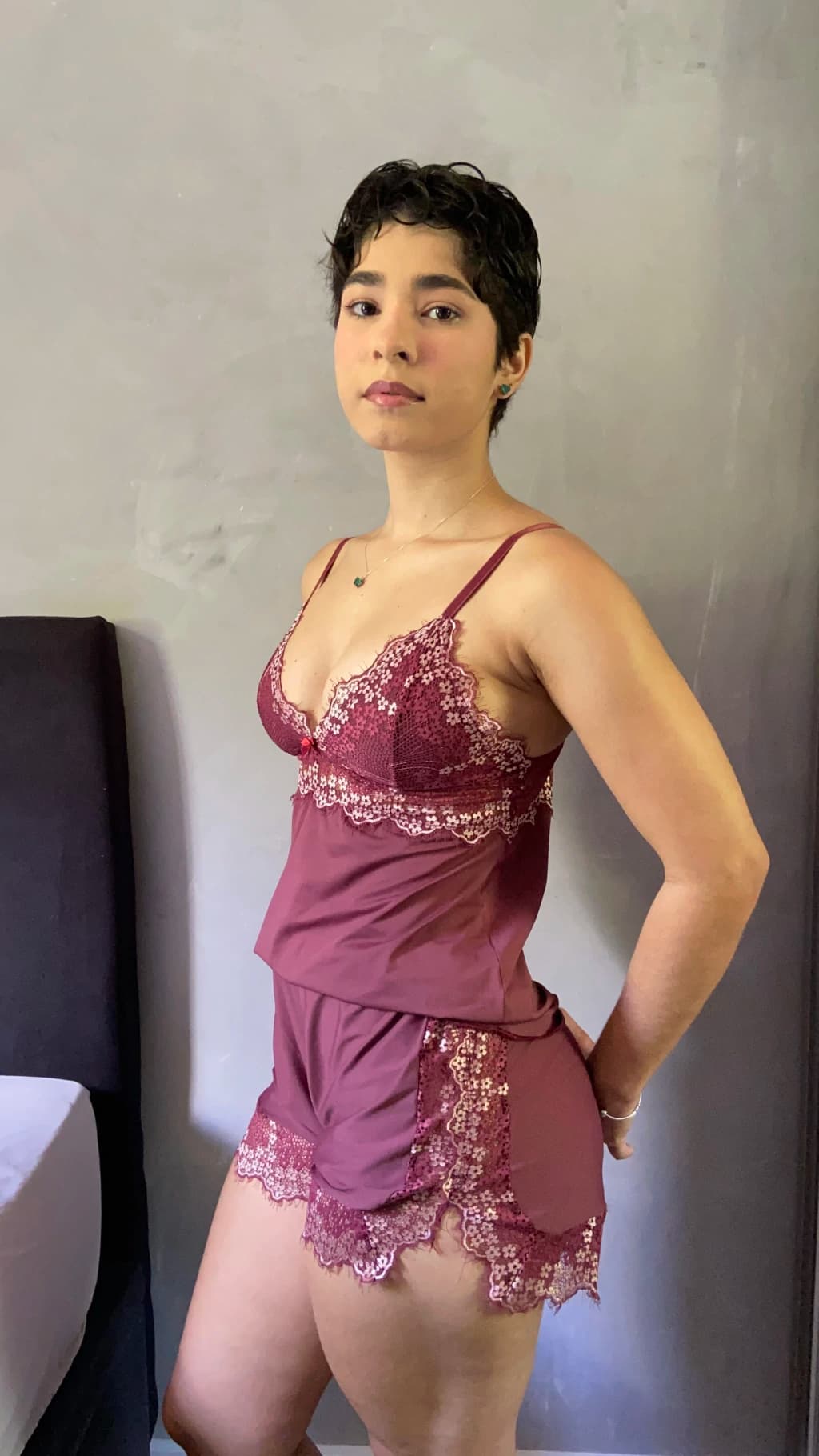 Pijama Dani | vinho com dourado