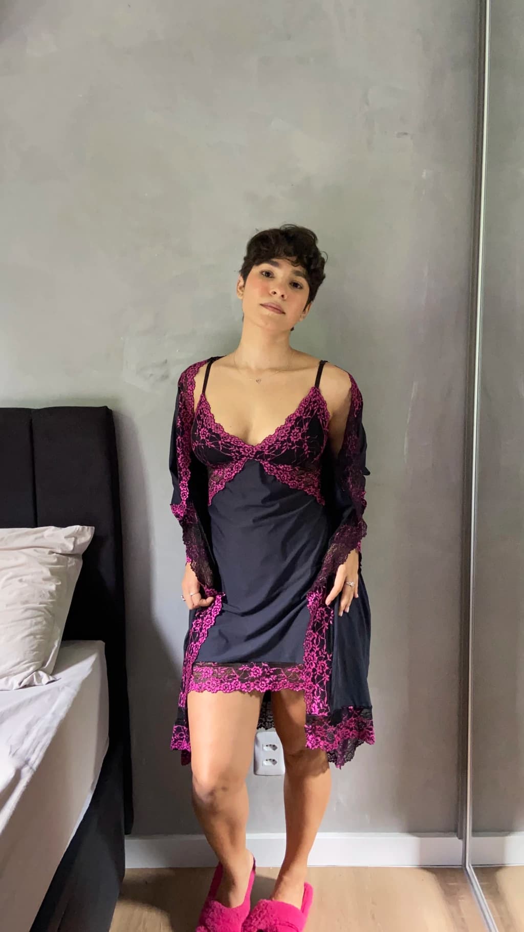 Kit Vitória | Robe e camisola preto c fúcsia
