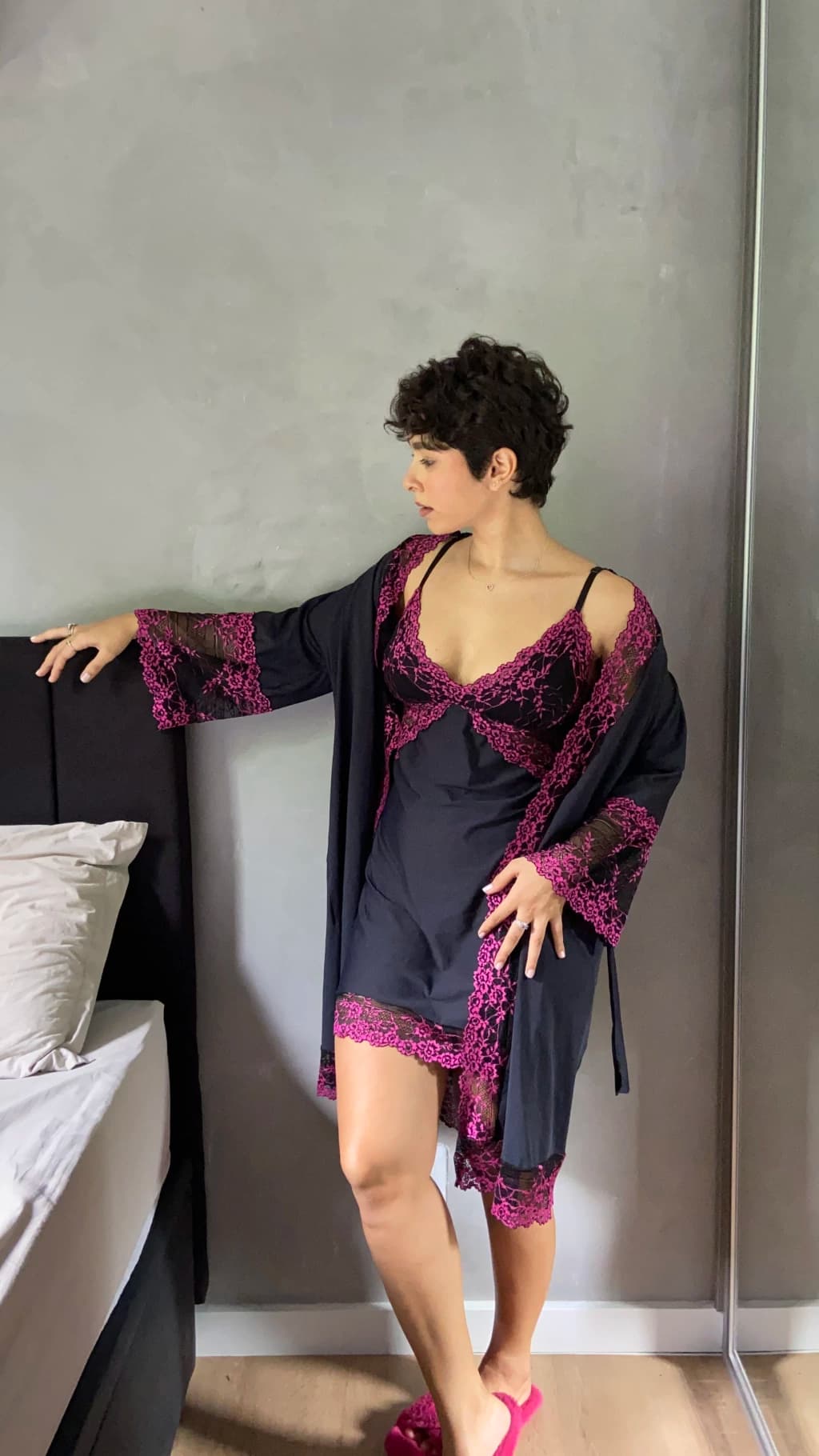 Robe Vitória preto com fúcsia